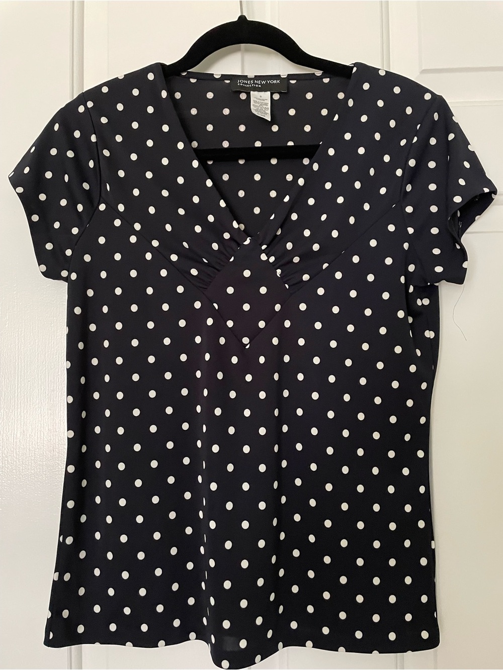 Jones New York Navy Black Polka Dot V-Neck Short Sleeve Top